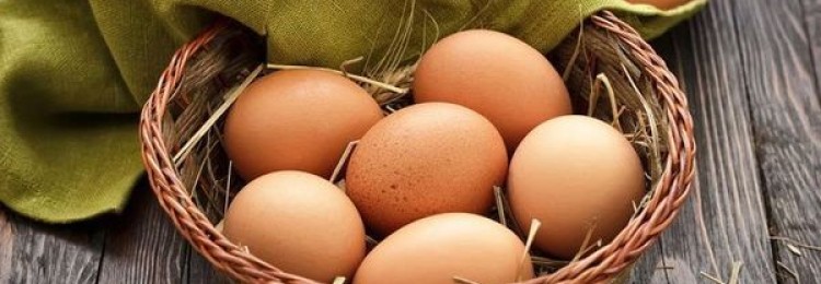 Сырые куриные яйца
